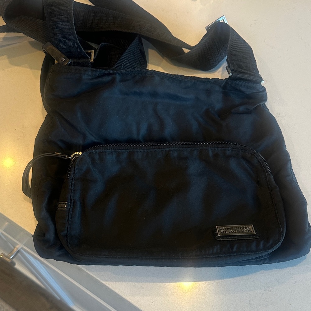 Kenneth Cole Reaction Black Messenger Bag
